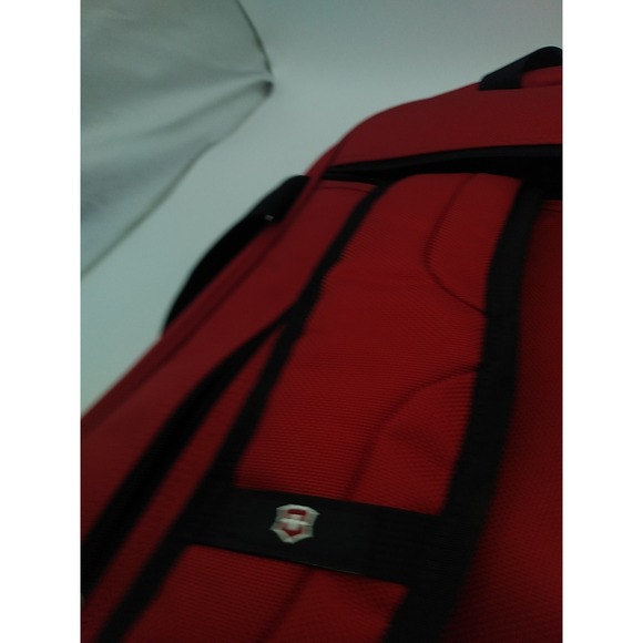 Victorinox Werks Red Duffel Convertible Backpack Suiter Expansion Luggage 20x13 - Picture 13 of 14
